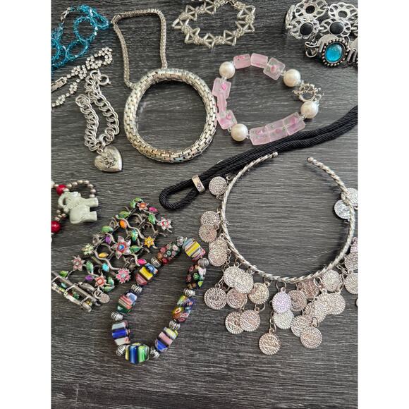 VTG Silver Tone Lot Of 27 Costume Bracelet Jewelry Beaded Cuffs Chain Stretch - Picture 10 of 13